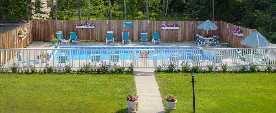 Swimming pool at Cromwell Harbor Motel